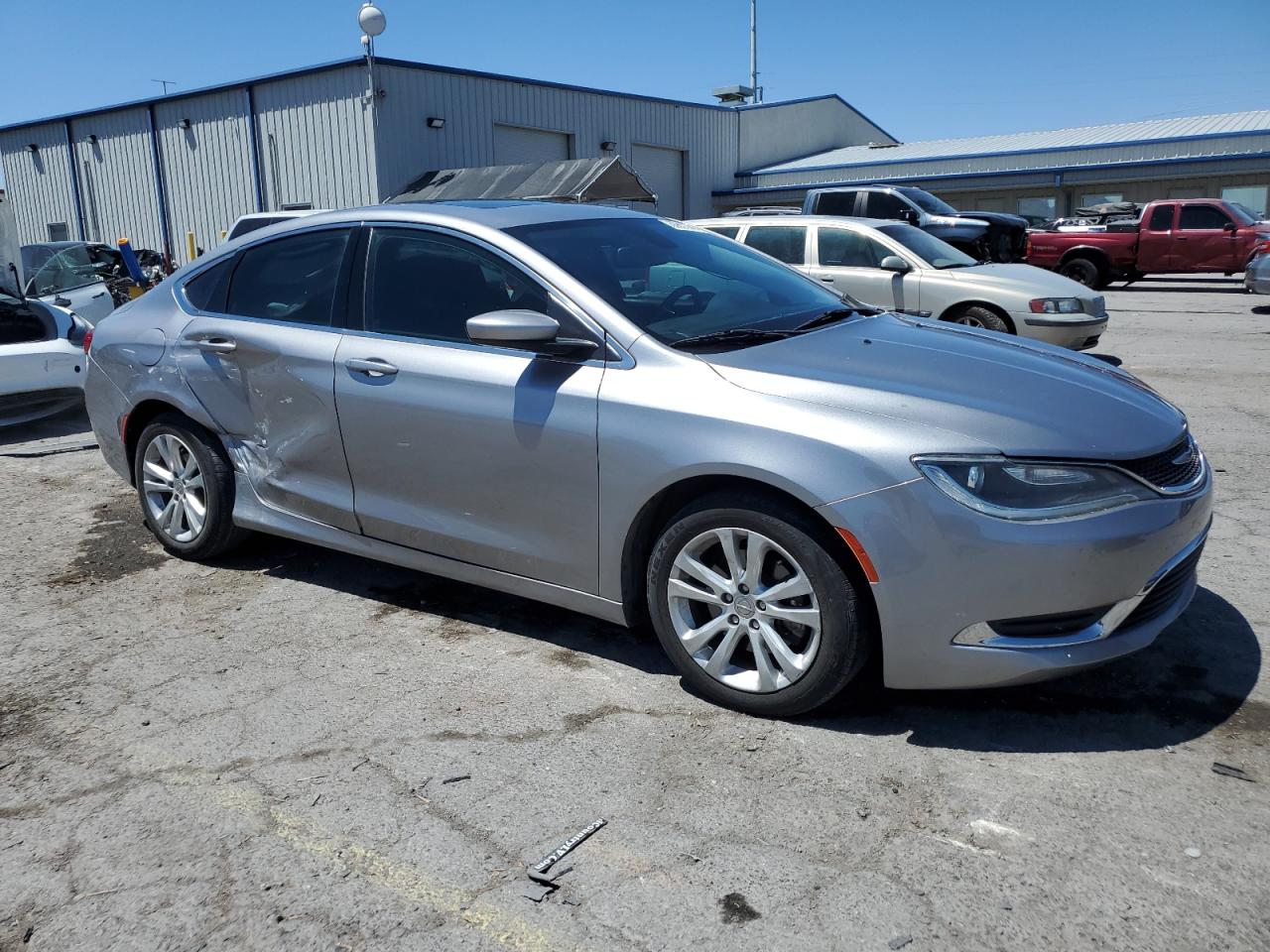 Chrysler 200 Limited Image 4