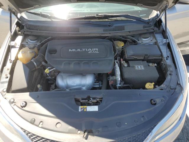 Chrysler 200 Limited Image 2