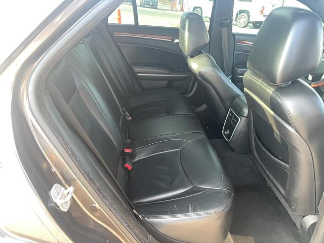 Chrysler 300 Image 6