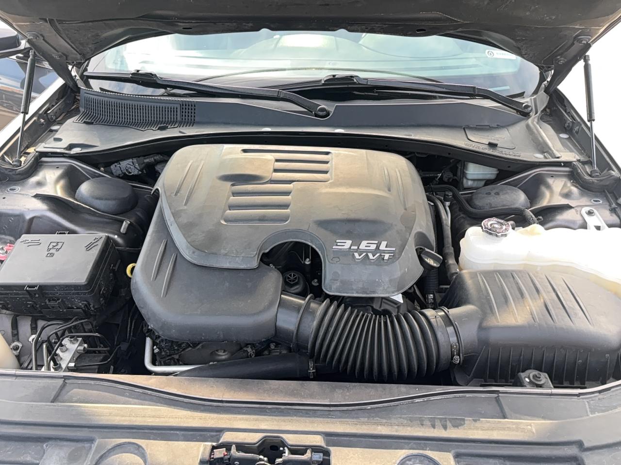 Chrysler 300 Image 2