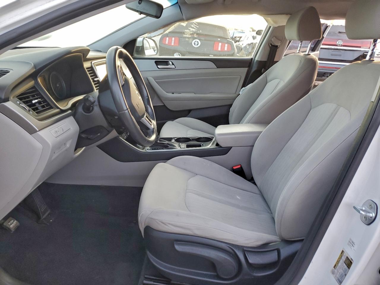 Hyundai SONATA Hybrid Image 2