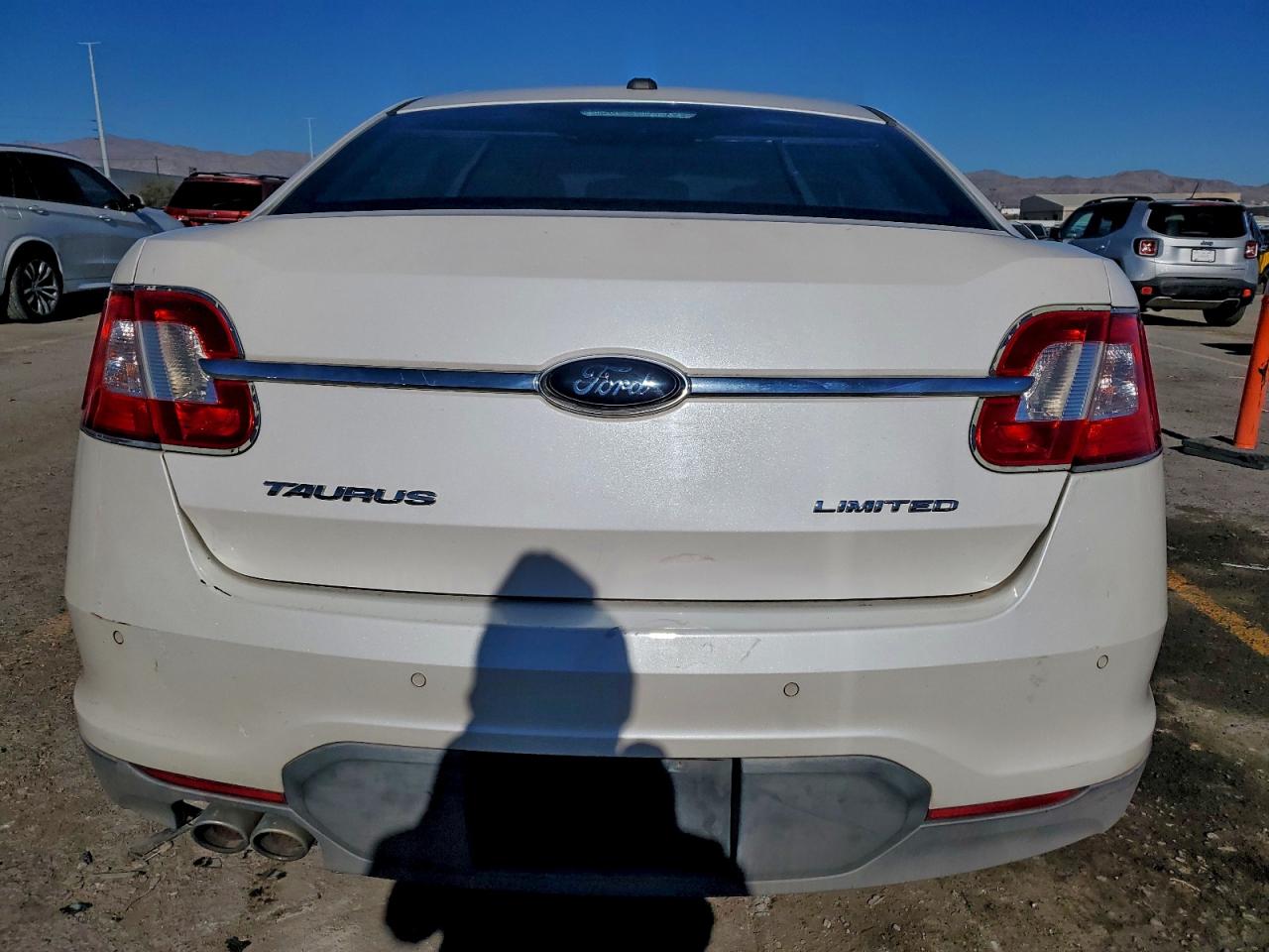Ford Taurus Limited Image 8