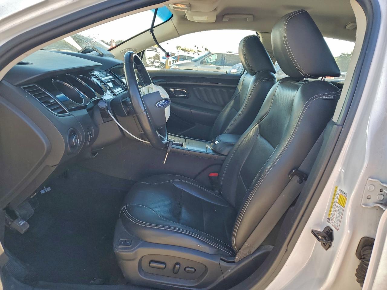 Ford Taurus Limited Image 4