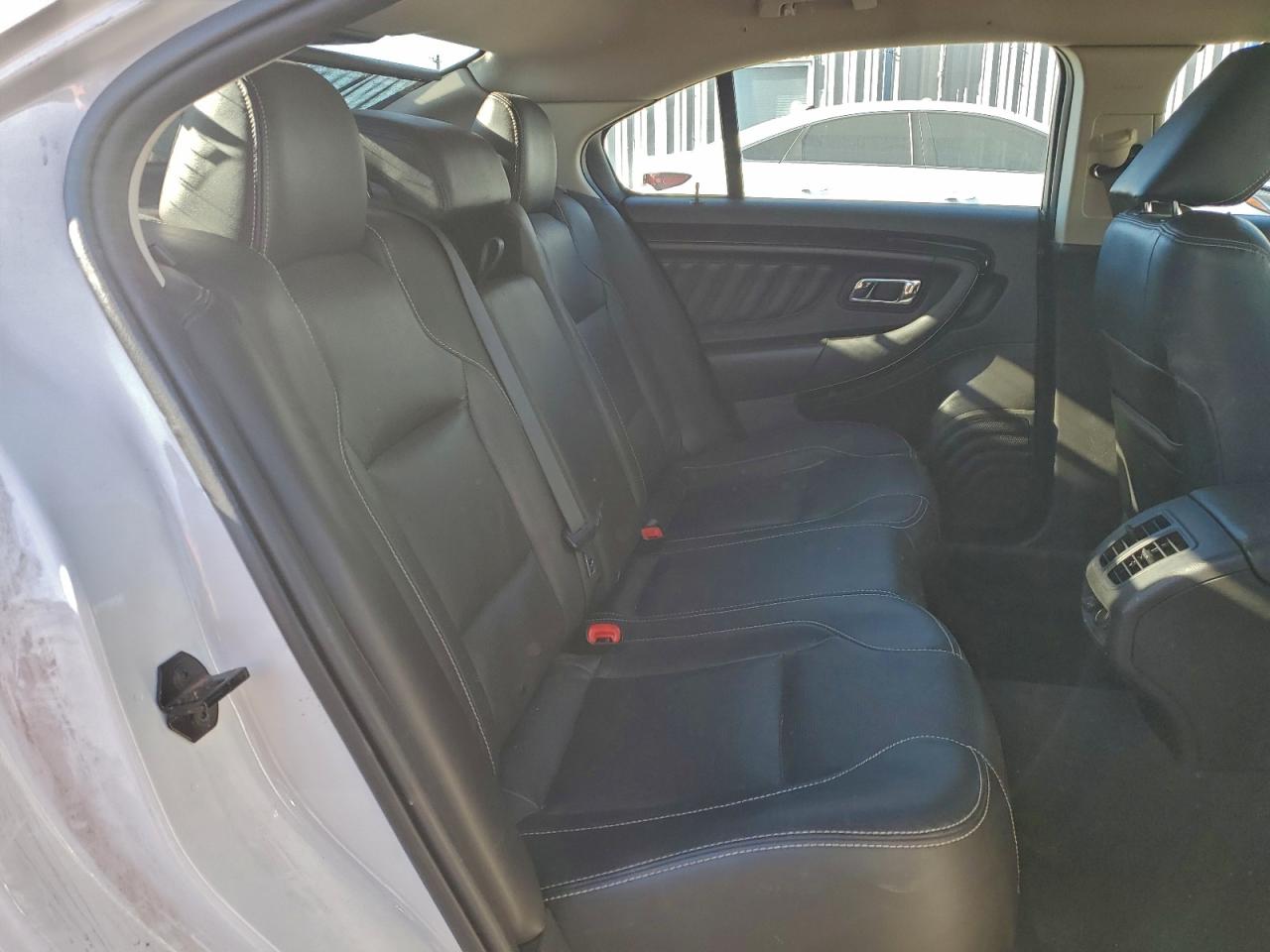 Ford Taurus Limited Image 12