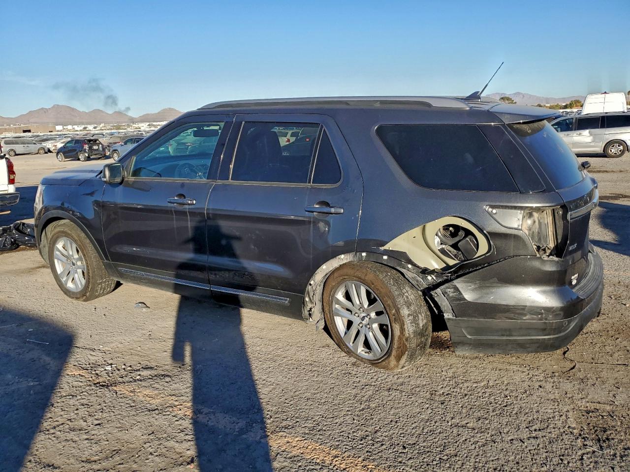 Ford Explorer Xlt Image 5