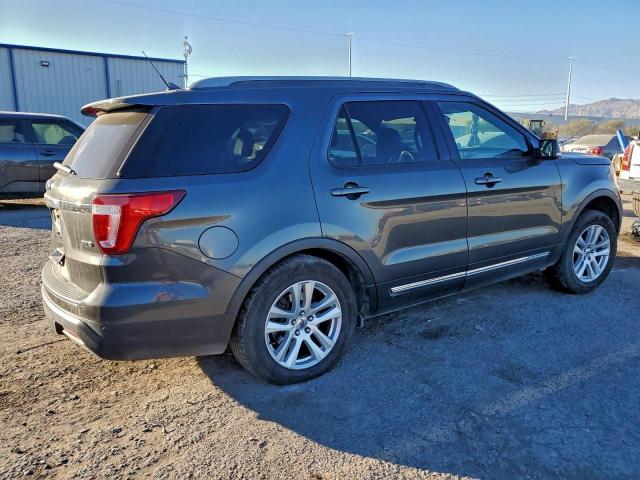 Ford Explorer Xlt Image 8