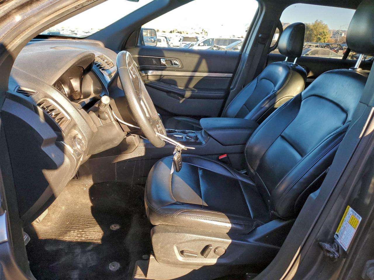 Ford Explorer Xlt Image 3