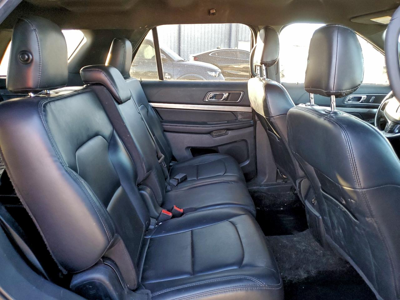 Ford Explorer Xlt Image 2