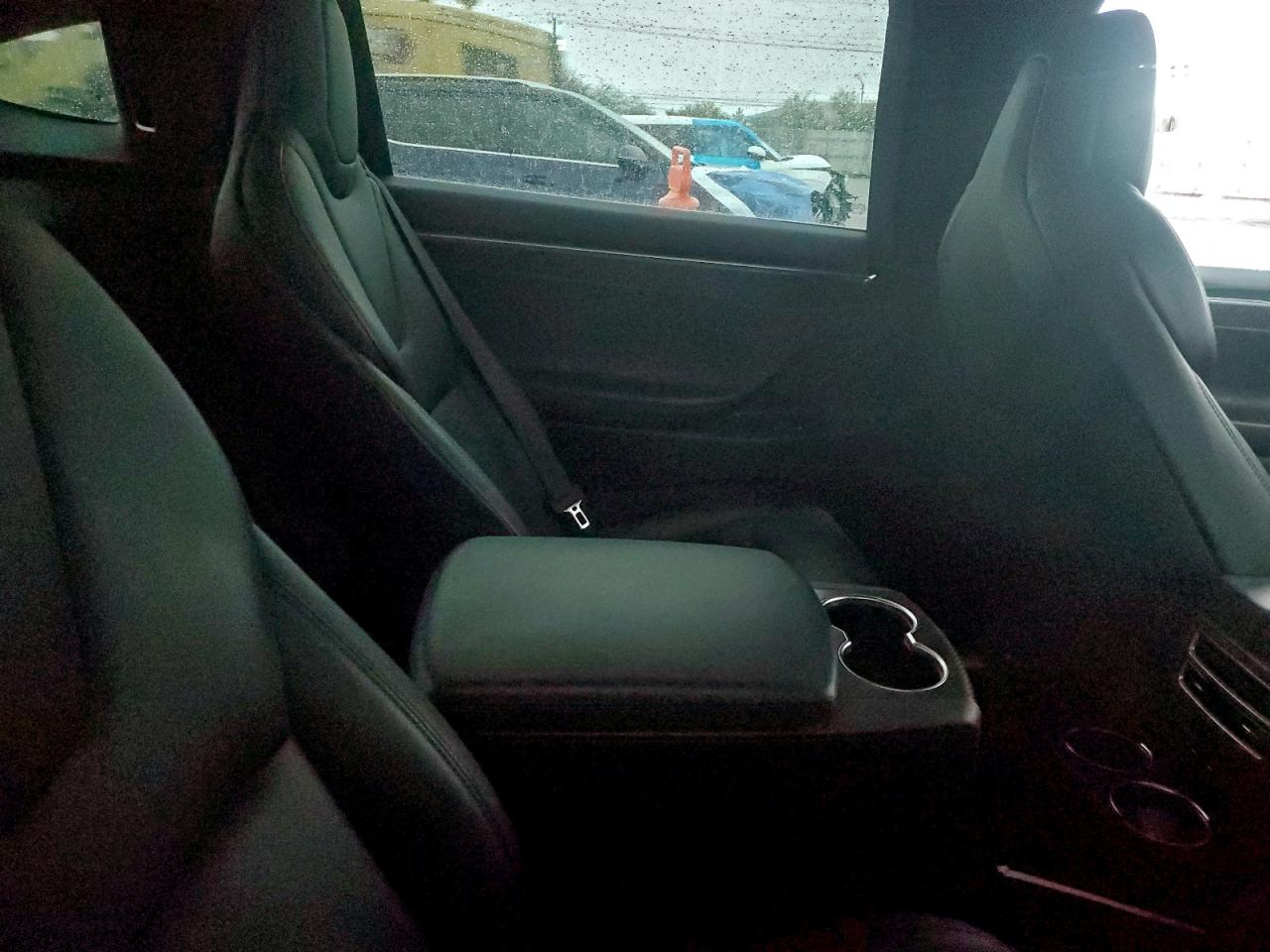 Tesla Model X Image 13