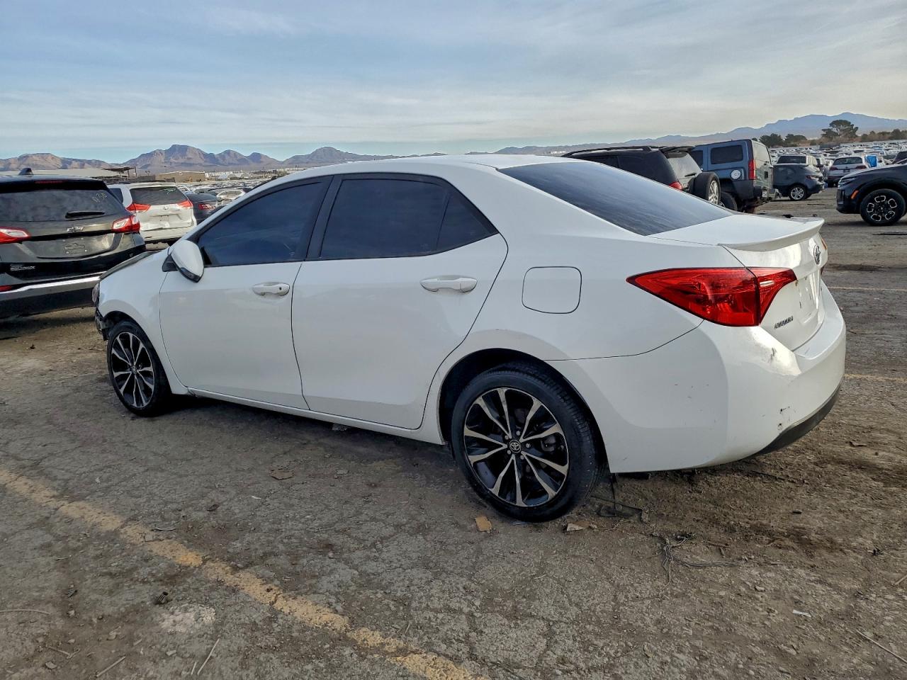 Toyota Corolla L Image 2