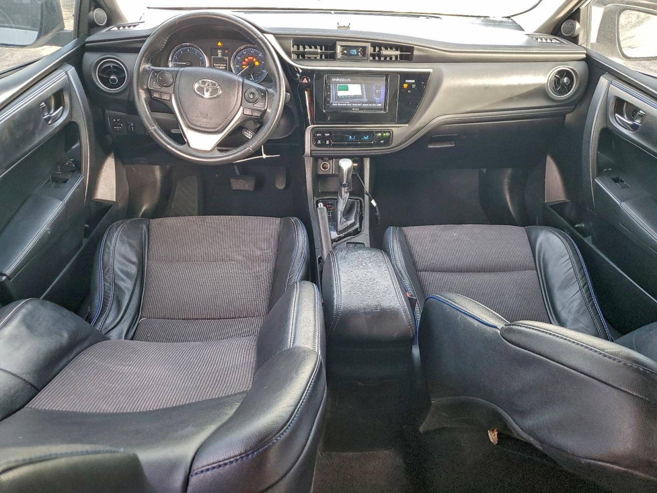 Toyota Corolla L Image 7