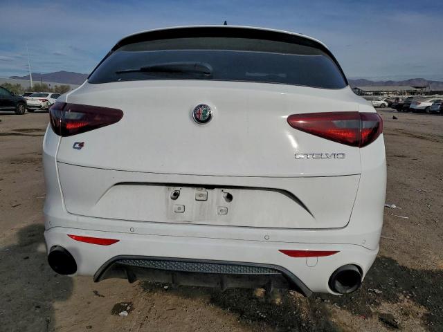 Alfa Romeo Stelvio Ti Image 4