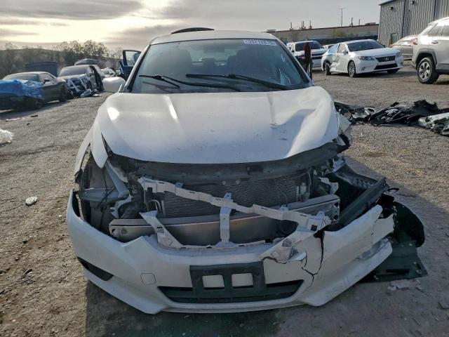 Nissan Altima 2.5 Image 3