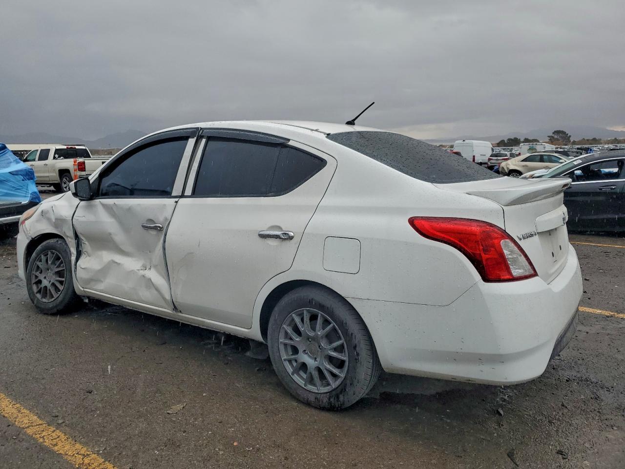 Nissan Versa S Image 6