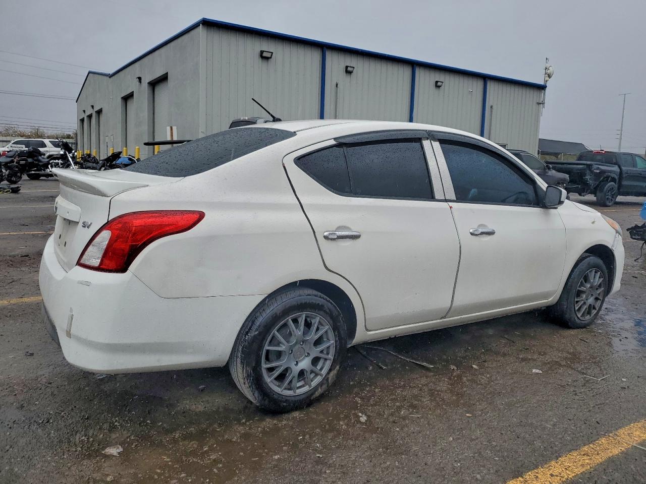 Nissan Versa S Image 2