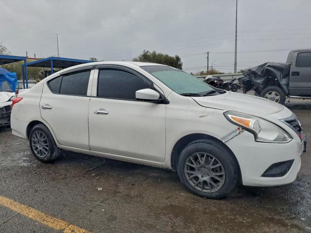 Nissan Versa S Image 3