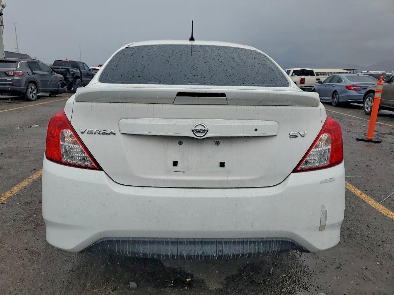 Nissan Versa S Image 5