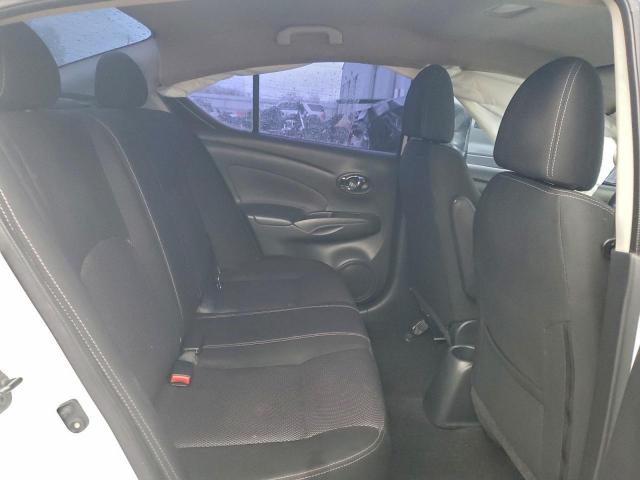 Nissan Versa S Image 9